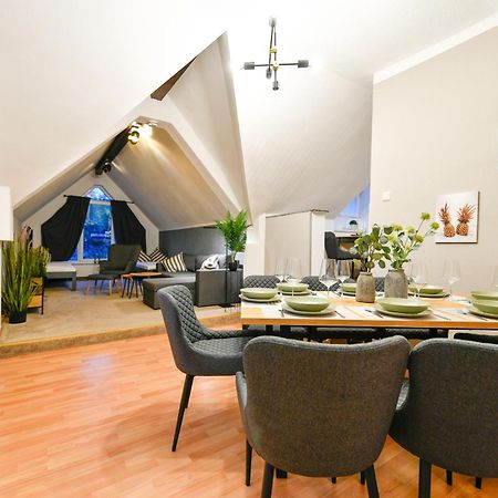 Grosses Spree Apartment, 3 Schlafzimmer Bis 10 Personen, 4X Kfz Parkplatz, Terrasse, Waschtrockner, Wlan, Netflix Cottbus Luaran gambar
