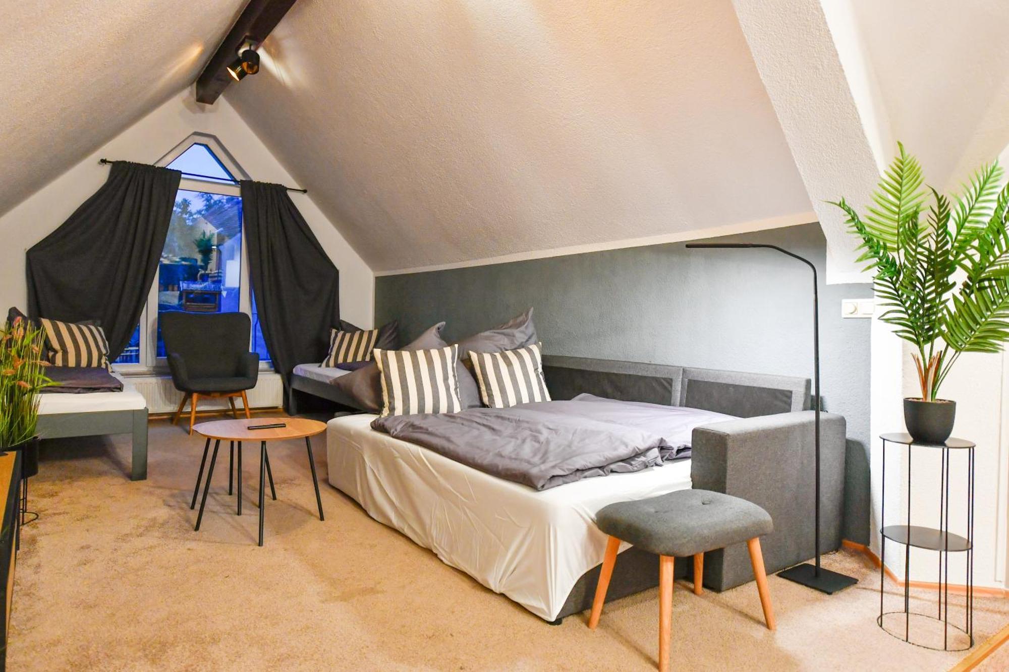 Grosses Spree Apartment, 3 Schlafzimmer Bis 10 Personen, 4X Kfz Parkplatz, Terrasse, Waschtrockner, Wlan, Netflix Cottbus Luaran gambar