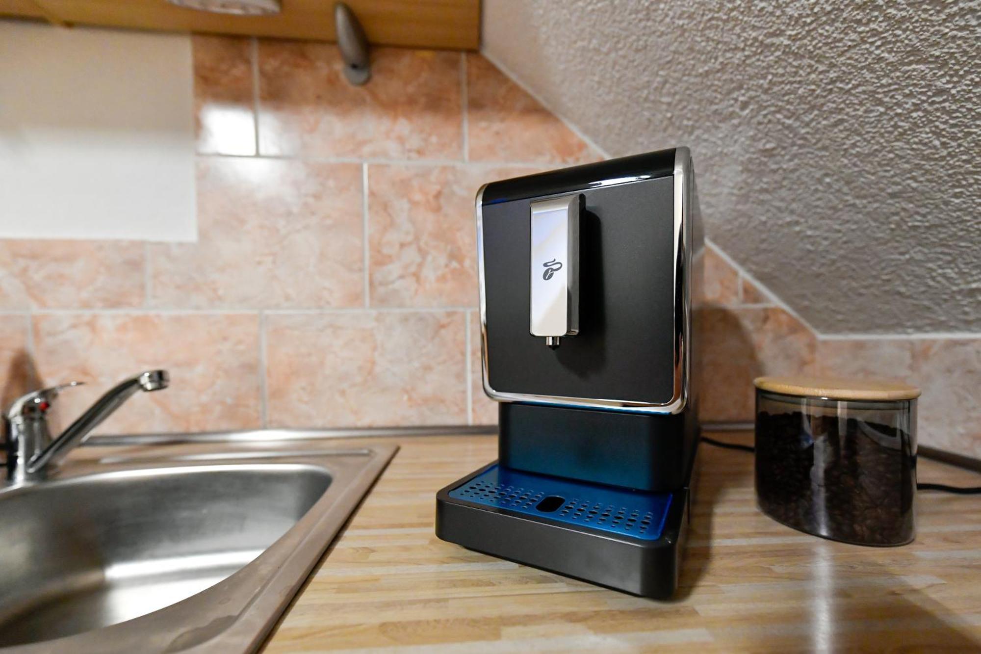 Grosses Spree Apartment, 3 Schlafzimmer Bis 10 Personen, 4X Kfz Parkplatz, Terrasse, Waschtrockner, Wlan, Netflix Cottbus Luaran gambar