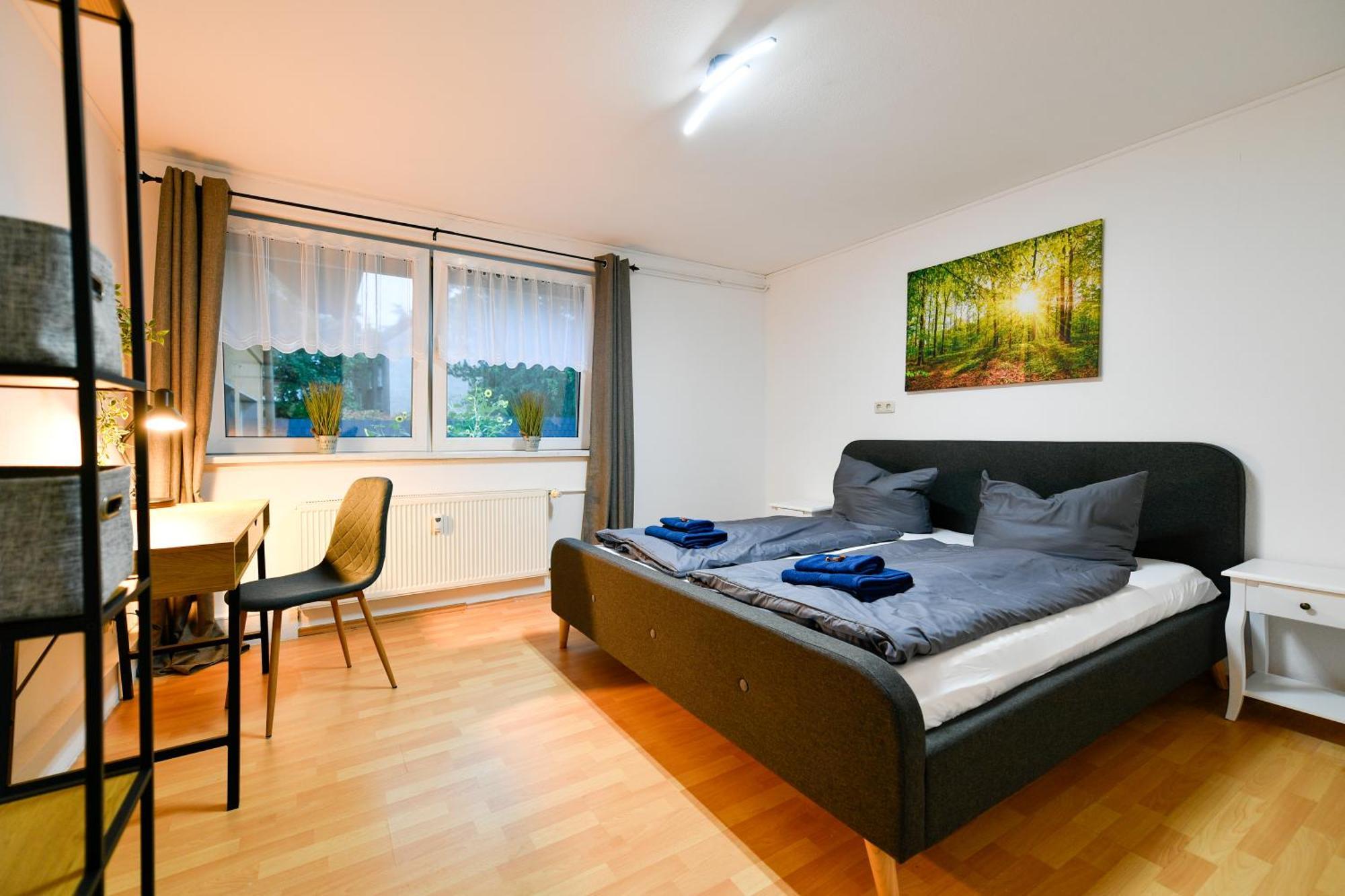 Grosses Spree Apartment, 3 Schlafzimmer Bis 10 Personen, 4X Kfz Parkplatz, Terrasse, Waschtrockner, Wlan, Netflix Cottbus Luaran gambar