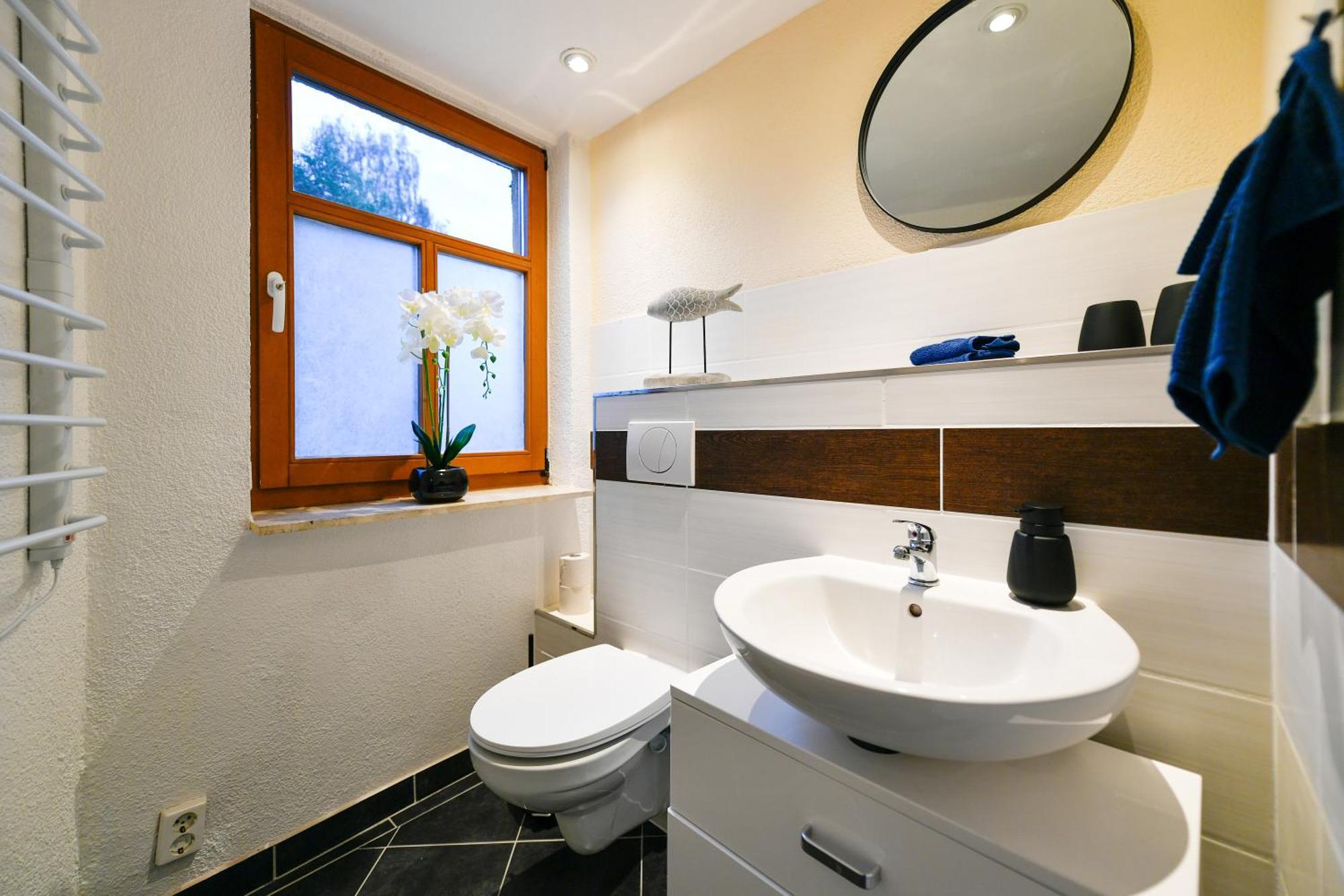 Grosses Spree Apartment, 3 Schlafzimmer Bis 10 Personen, 4X Kfz Parkplatz, Terrasse, Waschtrockner, Wlan, Netflix Cottbus Luaran gambar