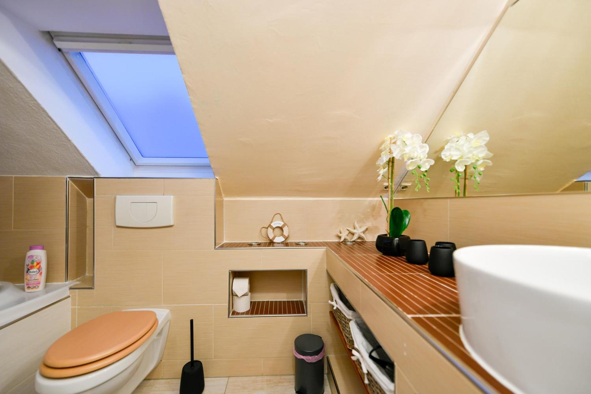 Grosses Spree Apartment, 3 Schlafzimmer Bis 10 Personen, 4X Kfz Parkplatz, Terrasse, Waschtrockner, Wlan, Netflix Cottbus Luaran gambar