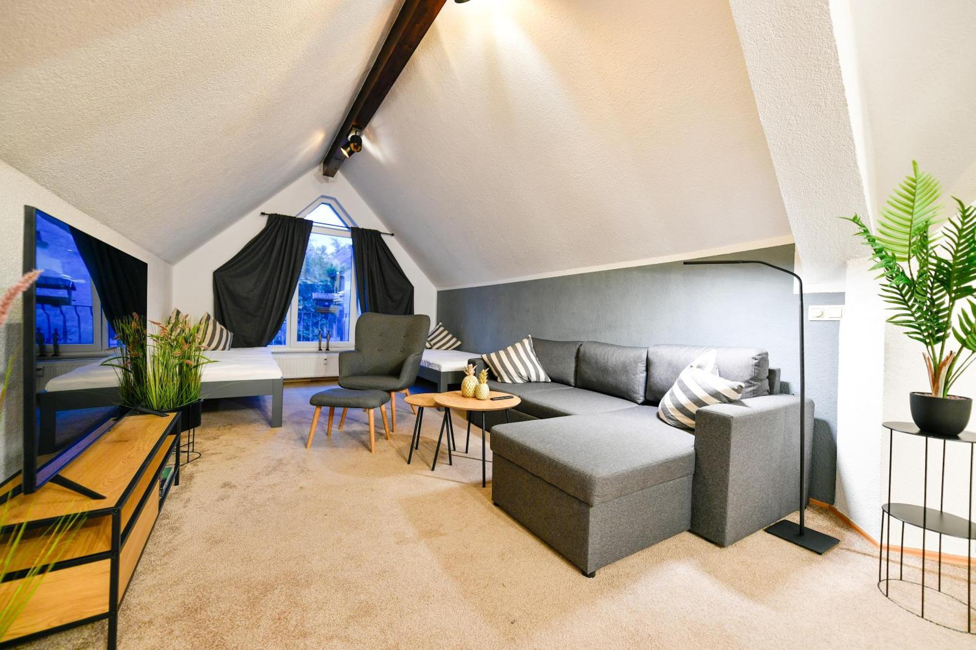 Grosses Spree Apartment, 3 Schlafzimmer Bis 10 Personen, 4X Kfz Parkplatz, Terrasse, Waschtrockner, Wlan, Netflix Cottbus Luaran gambar