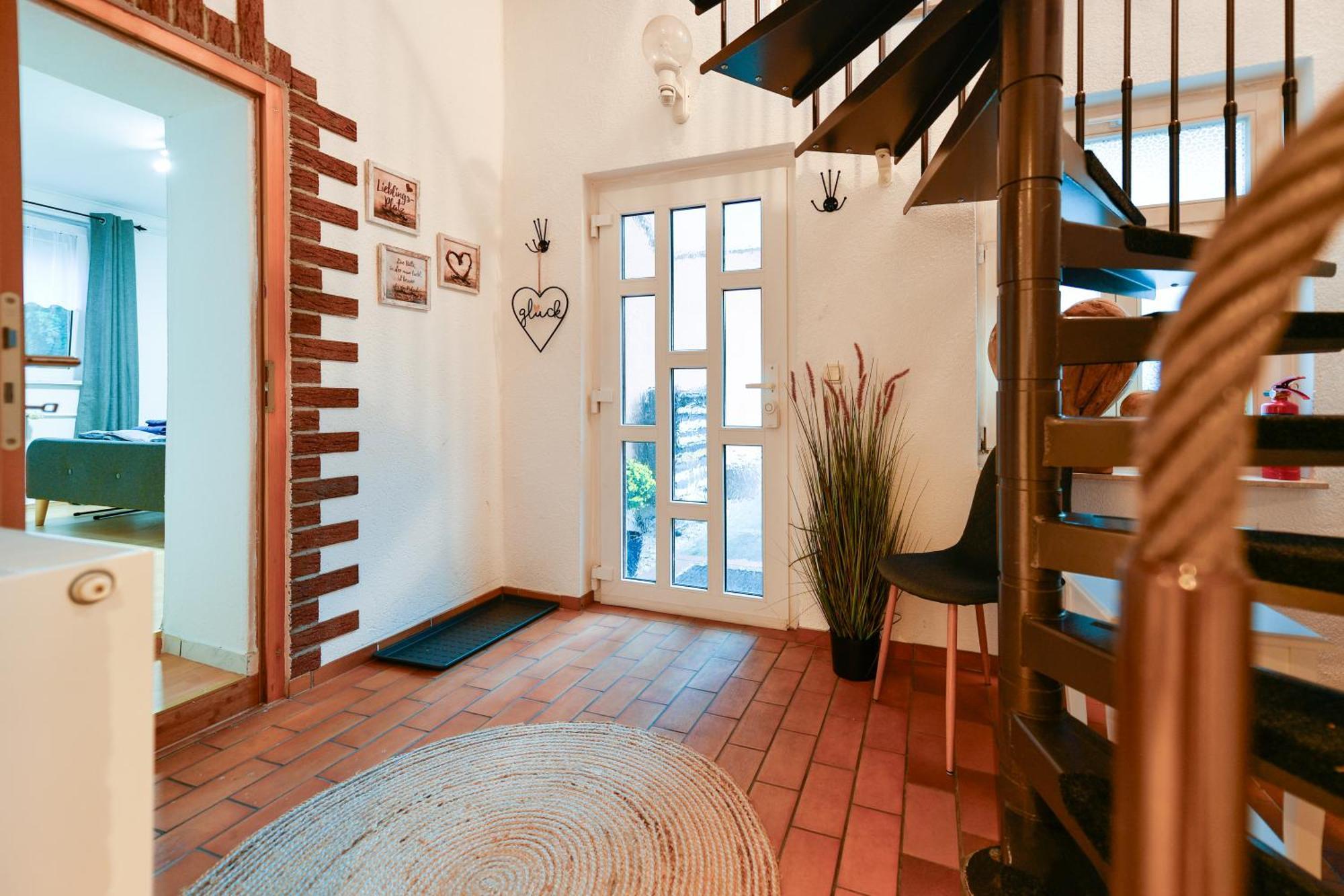 Grosses Spree Apartment, 3 Schlafzimmer Bis 10 Personen, 4X Kfz Parkplatz, Terrasse, Waschtrockner, Wlan, Netflix Cottbus Luaran gambar
