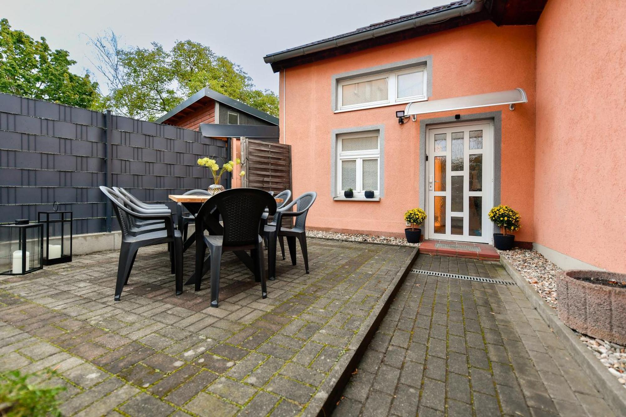 Grosses Spree Apartment, 3 Schlafzimmer Bis 10 Personen, 4X Kfz Parkplatz, Terrasse, Waschtrockner, Wlan, Netflix Cottbus Luaran gambar