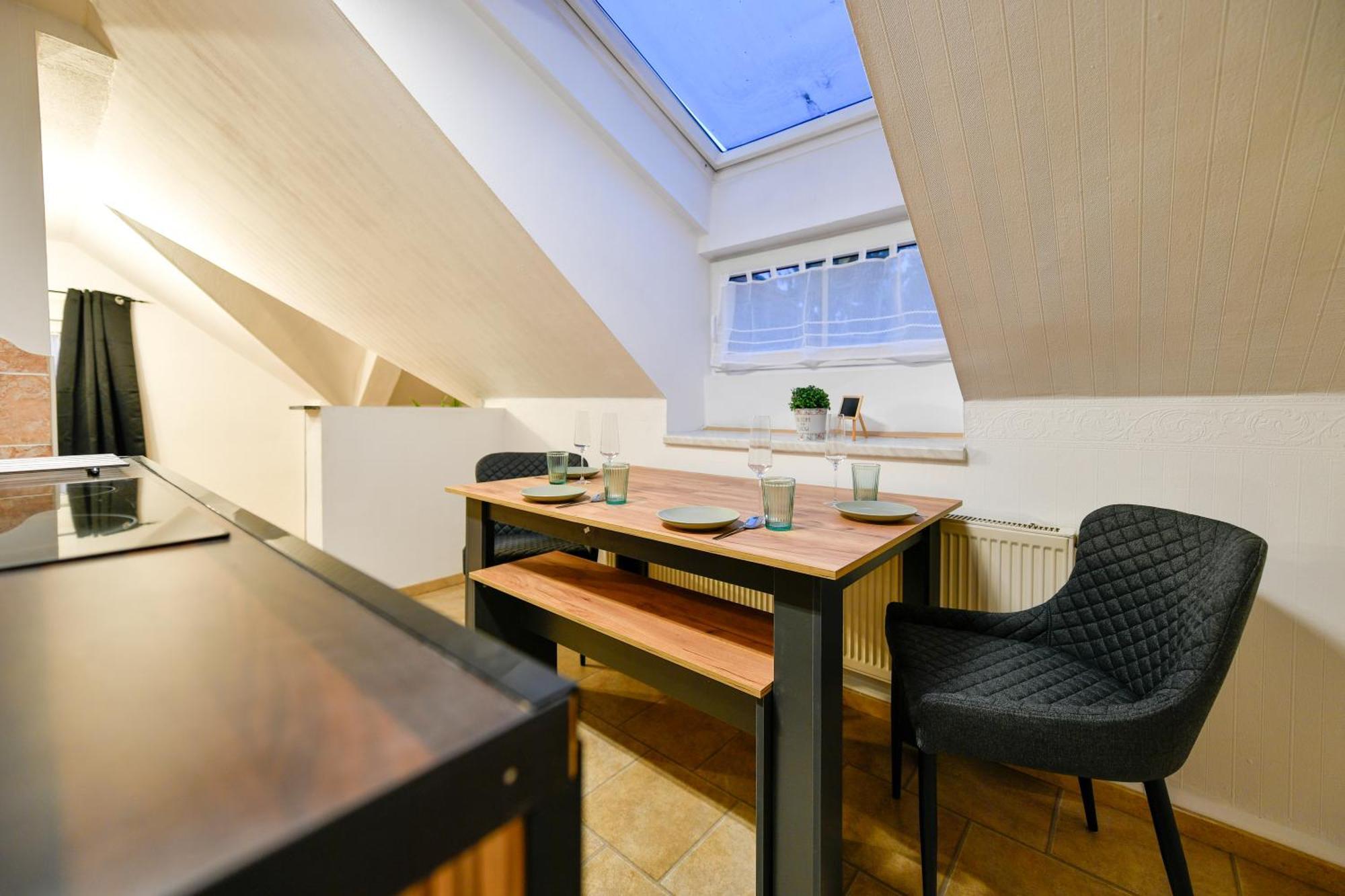 Grosses Spree Apartment, 3 Schlafzimmer Bis 10 Personen, 4X Kfz Parkplatz, Terrasse, Waschtrockner, Wlan, Netflix Cottbus Luaran gambar