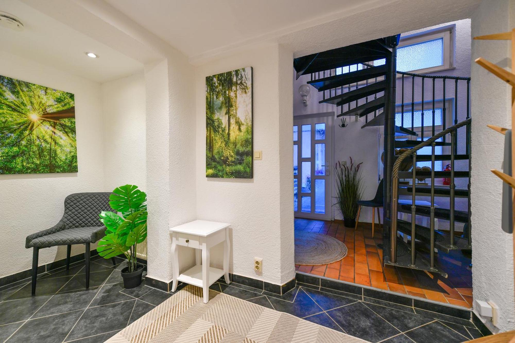 Grosses Spree Apartment, 3 Schlafzimmer Bis 10 Personen, 4X Kfz Parkplatz, Terrasse, Waschtrockner, Wlan, Netflix Cottbus Luaran gambar